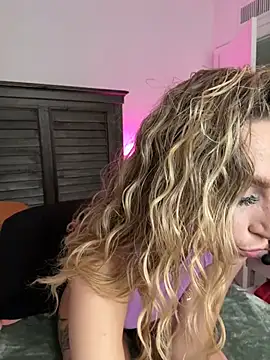 Snapshot of BrattyBae_xo chatting on January 10, 2025, 7:54 pm BrattyBae xo online show from January 10, 2025, 7:54 pm