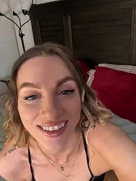 Snapshot of BrattyBae_xo chatting on March 9, 2025, 11:03 pm BrattyBae xo online show from March 9, 2025, 11:03 pm