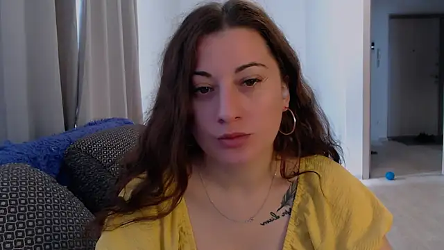 Snapshot of Helen_Adams_ chatting on July 9, 2026, 5:44 am Helen Adams online show from July 9, 2026, 5:44 am
