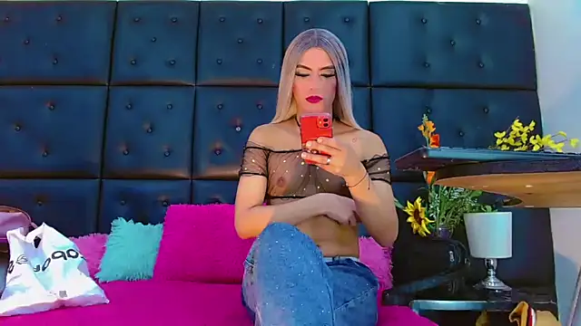 Snapshot of Daniela_Pink_ chatting on February 6, 2026, 8:23 pm Daniela Pink online show from February 6, 2026, 8:23 pm