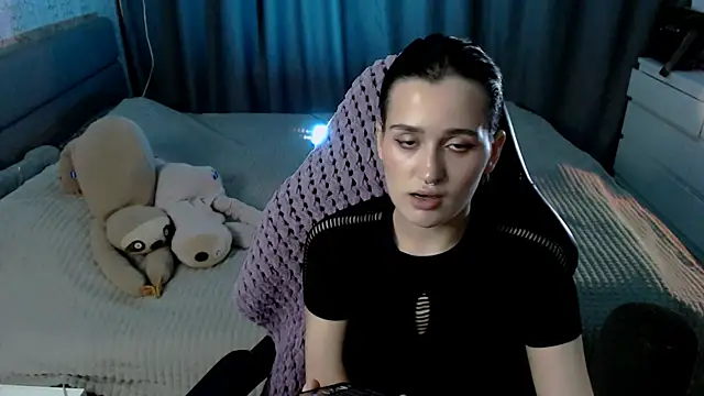 KiraYammy online show from July 16, 2026, 10:38 pm