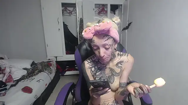 barbara anal squirt  online show from October 26, 2025, 3:23 am