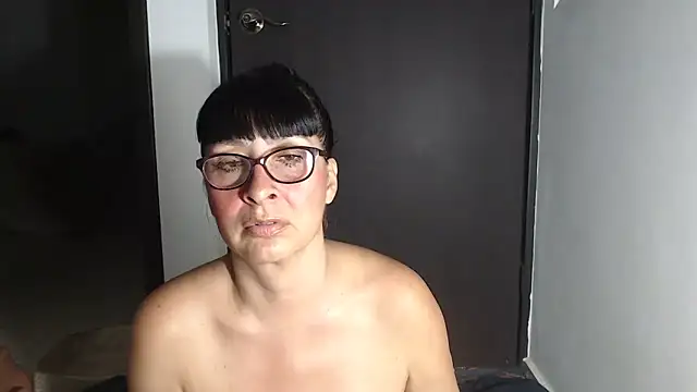 Snapshot of HellenLatin chatting on February 3, 2026, 6:22 am HellenLatin online show from February 3, 2026, 6:22 am