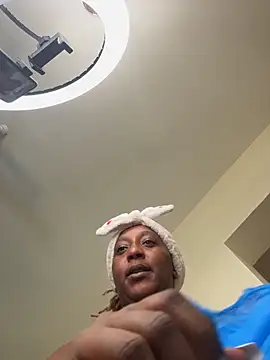 CarlaBeckky online show from October 15, 2025, 5:13 pm