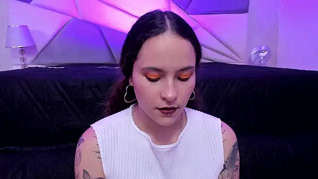 AnnyThompson  online show from February 1, 2025, 9:40 pm
