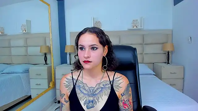 AnnyThompson  online show from October 30, 2025, 9:15 pm