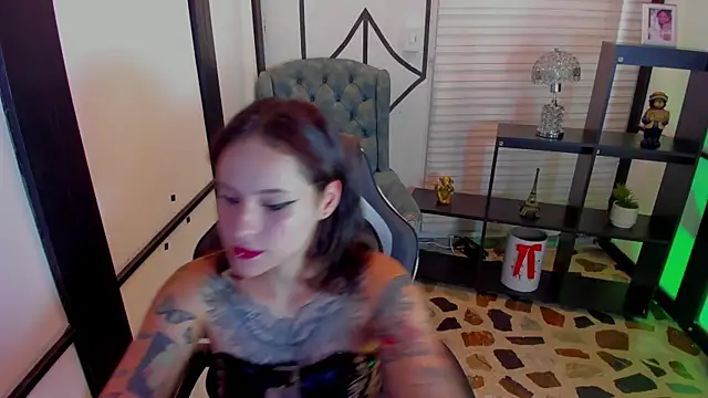 AnnyThompson  online show from November 1, 2025, 6:43 pm