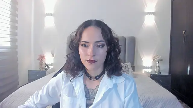 AnnyThompson  online show from February 2, 2026, 9:46 pm