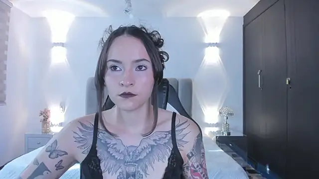 AnnyThompson  online show from February 7, 2026, 9:18 pm