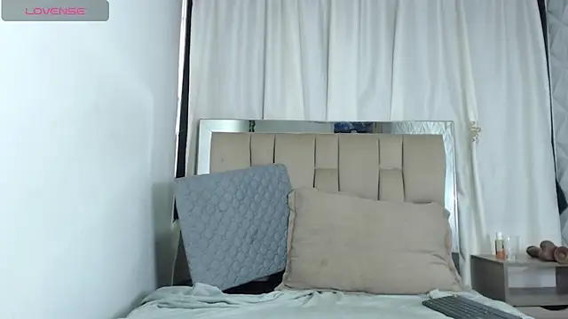 Snapshot of Zoe_Curvy chatting on February 27, 2025, 12:45 pm Zoe Curvy online show from February 27, 2025, 12:45 pm