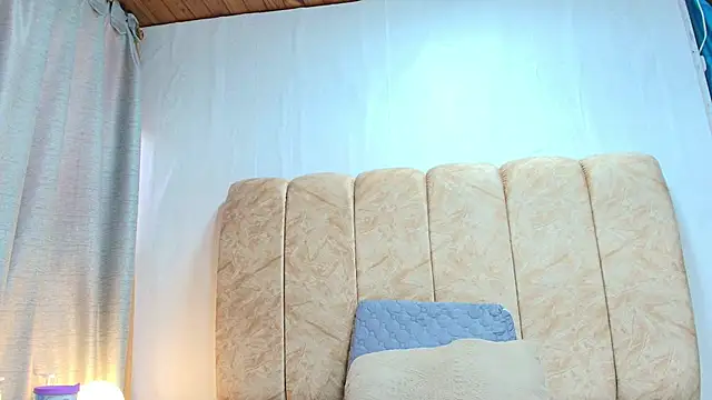 Snapshot of Zoe_Curvy chatting on November 18, 2025, 12:53 pm Zoe Curvy online show from November 18, 2025, 12:53 pm