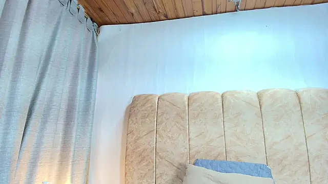 Snapshot of Zoe_Curvy chatting on November 29, 2025, 12:52 pm Zoe Curvy online show from November 29, 2025, 12:52 pm