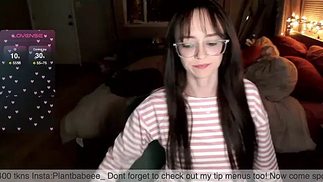 Snapshot of Plantbabeee chatting on March 19, 2025, 2:59 am Plantbabeee online show from March 19, 2025, 2:59 am