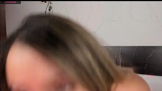 Snapshot of eleecttraa_12 chatting on January 1, 2025, 12:32 am eleecttraa 12 online show from January 1, 2025, 12:32 am