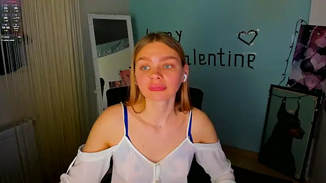 Snapshot of Molly_sweetie chatting on February 9, 2025, 10:09 am Molly sweetie online show from February 9, 2025, 10:09 am