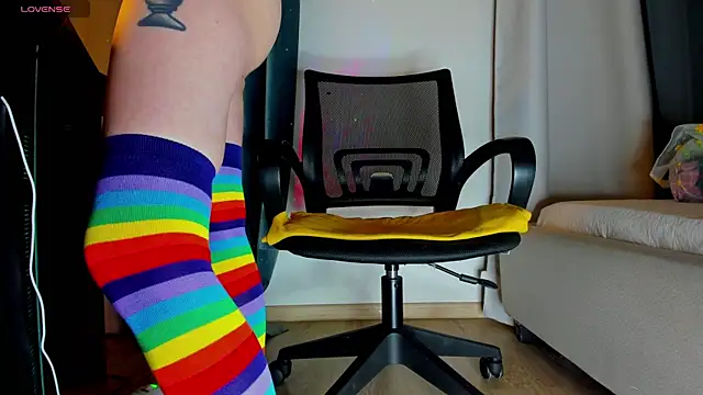 HunnyWifey online show from November 23, 2025, 8:52 pm