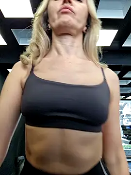 Miss    Mia  online show from February 4, 2025, 12:11 pm