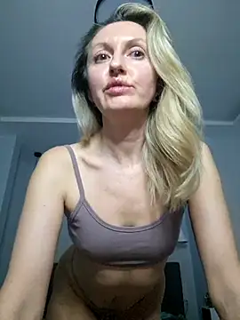 Miss    Mia  online show from March 5, 2025, 5:50 pm