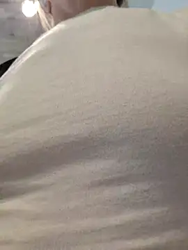 Miss    Mia  online show from November 21, 2025, 9:52 am