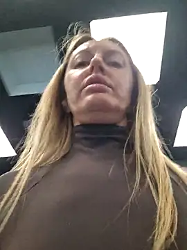 Miss    Mia  online show from November 25, 2025, 9:42 am