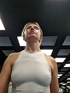 Miss    Mia  online show from December 4, 2025, 9:51 am