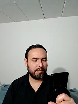 Snapshot of ElSunEagle chatting on October 23, 2025, 4:45 am ElSunEagle online show from October 23, 2025, 4:45 am