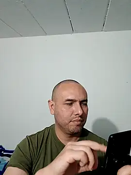 Snapshot of ElSunEagle chatting on November 5, 2025, 4:45 am ElSunEagle online show from November 5, 2025, 4:45 am