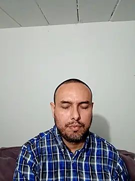 Snapshot of ElSunEagle chatting on November 17, 2025, 4:51 am ElSunEagle online show from November 17, 2025, 4:51 am