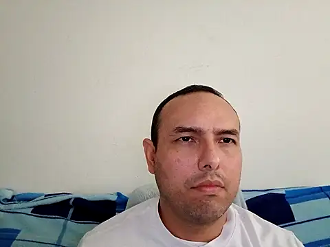 Snapshot of ElSunEagle chatting on December 14, 2025, 7:18 pm ElSunEagle online show from December 14, 2025, 7:18 pm