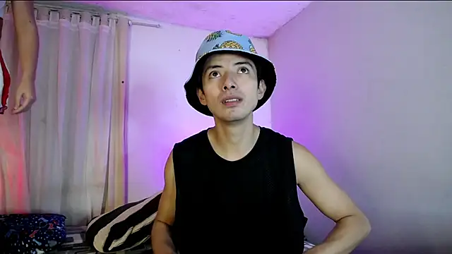 Snapshot of Pinkandyellowpokemon chatting on December 23, 2025, 4:21 am Pinkandyellowpokemon online show from December 23, 2025, 4:21 am