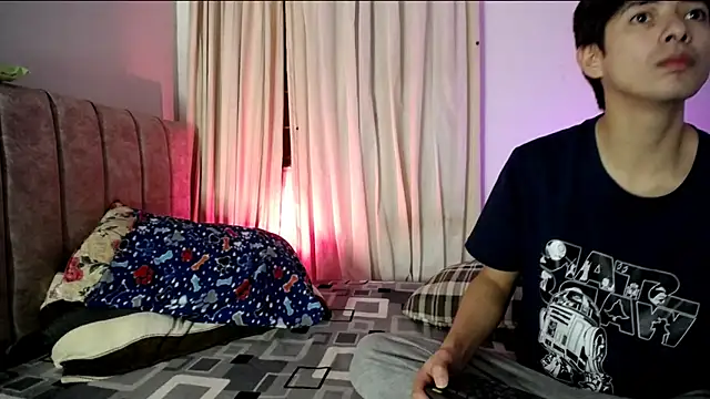 Snapshot of Pinkandyellowpokemon chatting on January 7, 2026, 5:10 am Pinkandyellowpokemon online show from January 7, 2026, 5:10 am