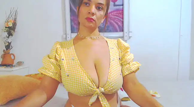 Snapshot of SoniaGresson chatting on March 8, 2025, 7:42 pm SoniaGresson online show from March 8, 2025, 7:42 pm