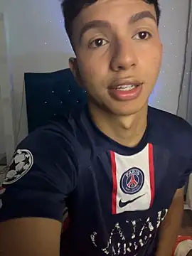 Leonarrrd 01 online show from December 18, 2024, 1:26 am