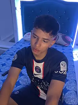 Leonarrrd 01 online show from January 18, 2025, 3:20 am