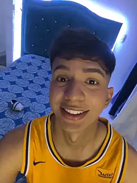 Leonarrrd 01 online show from January 19, 2025, 3:08 am