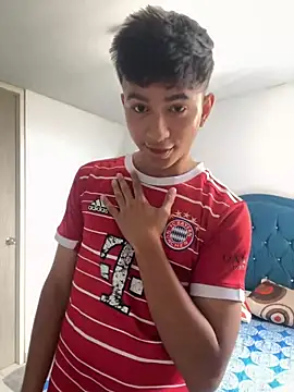 Leonarrrd 01 online show from February 5, 2025, 5:53 pm