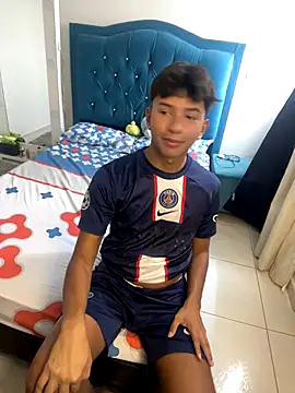 Leonarrrd 01 online show from September 24, 2025, 8:45 pm