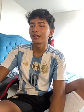 Leonarrrd 01 online show from November 6, 2025, 7:37 pm