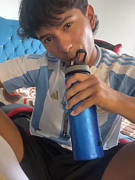 Leonarrrd 01 online show from November 25, 2025, 9:04 pm