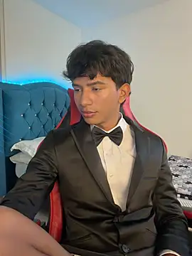 Leonarrrd 01 online show from February 4, 2026, 10:36 pm