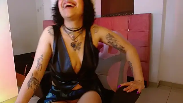 miahernadez303av online show from March 6, 2025, 8:52 am