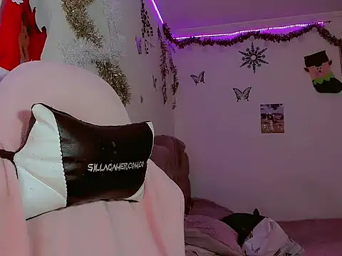 Snapshot of madisonx17 chatting on January 11, 2026, 12:26 am madisonx17 online show from January 11, 2026, 12:26 am