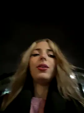 LoraaDoll online show from November 3, 2025, 3:57 pm