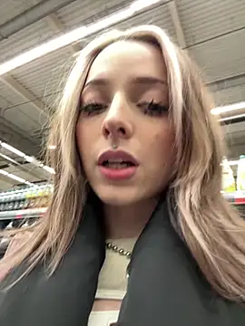 LoraaDoll online show from December 13, 2025, 7:53 pm