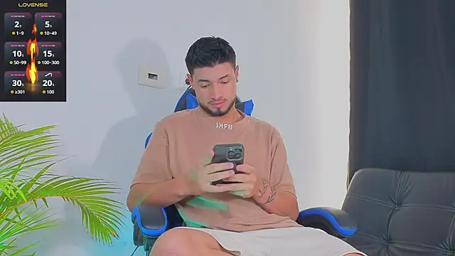 Snapshot of EdwardRoss_ chatting on October 25, 2025, 8:03 pm EdwardRoss online show from October 25, 2025, 8:03 pm