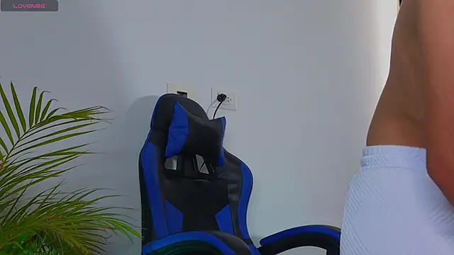 Snapshot of EdwardRoss_ chatting on November 1, 2025, 8:00 pm EdwardRoss online show from November 1, 2025, 8:00 pm