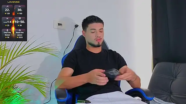 Snapshot of EdwardRoss_ chatting on November 10, 2025, 7:46 pm EdwardRoss online show from November 10, 2025, 7:46 pm