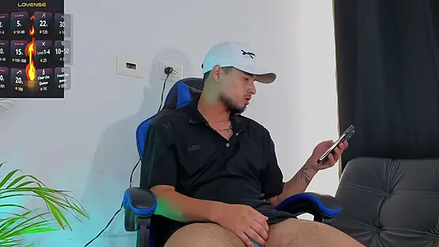 Snapshot of EdwardRoss_ chatting on November 13, 2025, 7:57 pm EdwardRoss online show from November 13, 2025, 7:57 pm