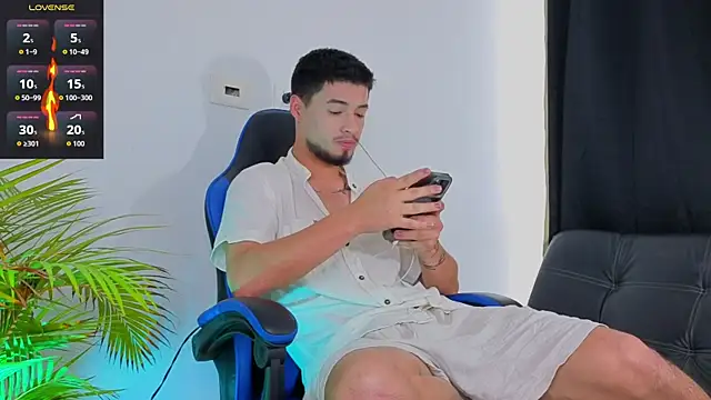 Snapshot of EdwardRoss_ chatting on November 15, 2025, 9:00 pm EdwardRoss online show from November 15, 2025, 9:00 pm