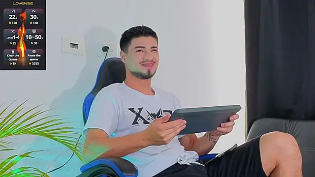 Snapshot of EdwardRoss_ chatting on November 29, 2025, 8:34 pm EdwardRoss online show from November 29, 2025, 8:34 pm